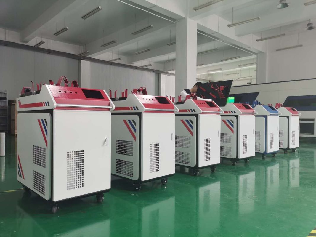 Máy hàn sợi quang 1080nm 1500W Đầu hàn Swing làm mát bằng nước