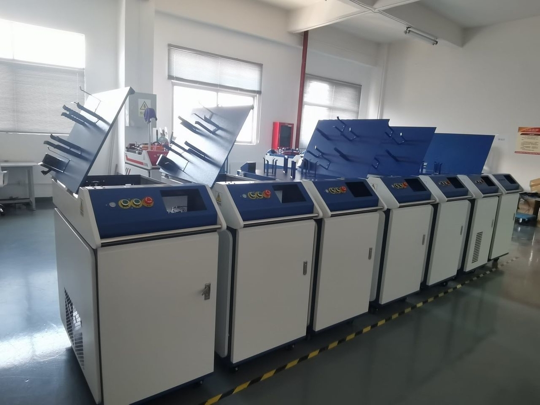 Máy hàn Laser cầm tay Max Raycus 120mm / s Làm mát bằng nước 1.5KW