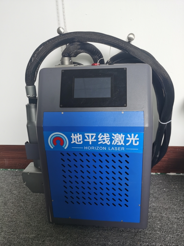Máy làm sạch Laser sợi ba lô 50W Di động 1064nm để loại bỏ rỉ sét